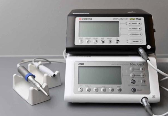 Variosurg: Ultrasonic bone cutting device