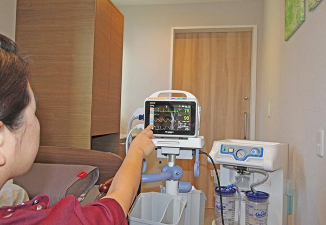 A postoperative patient is cared by a nurse on a one-to-one basis